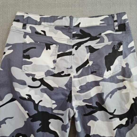 Women's V.I.P.  Jeans Jogger Style Pants SZ 15 L32 Gray Camouflage NWT! - Picture 9 of 12